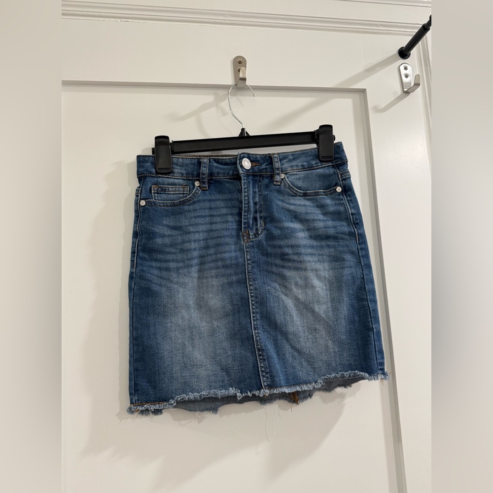 Indigo Rein blue denim jean mini skirt with frayed bottom (fair)